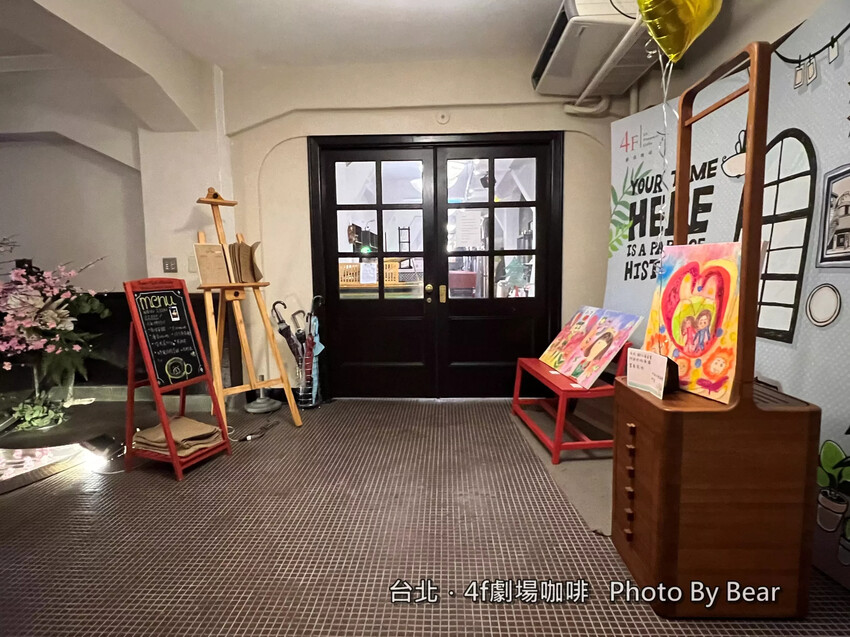 【台北】「4F劇場咖啡Le Promenoir Coffee．在古蹟裡喝咖啡，隱身中山堂裡的靜謚咖啡館（單品手沖/手作甜點