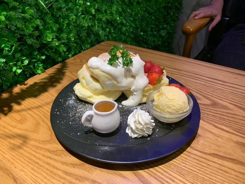 民權西路早午餐｜圈子 Brunch.Coffee 美式早午餐廳 超大份量好滿足 草莓舒芙蕾好Q嫩