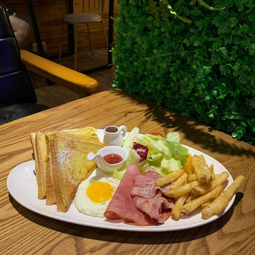 民權西路早午餐｜圈子 Brunch.Coffee 美式早午餐廳 超大份量好滿足 草莓舒芙蕾好Q嫩