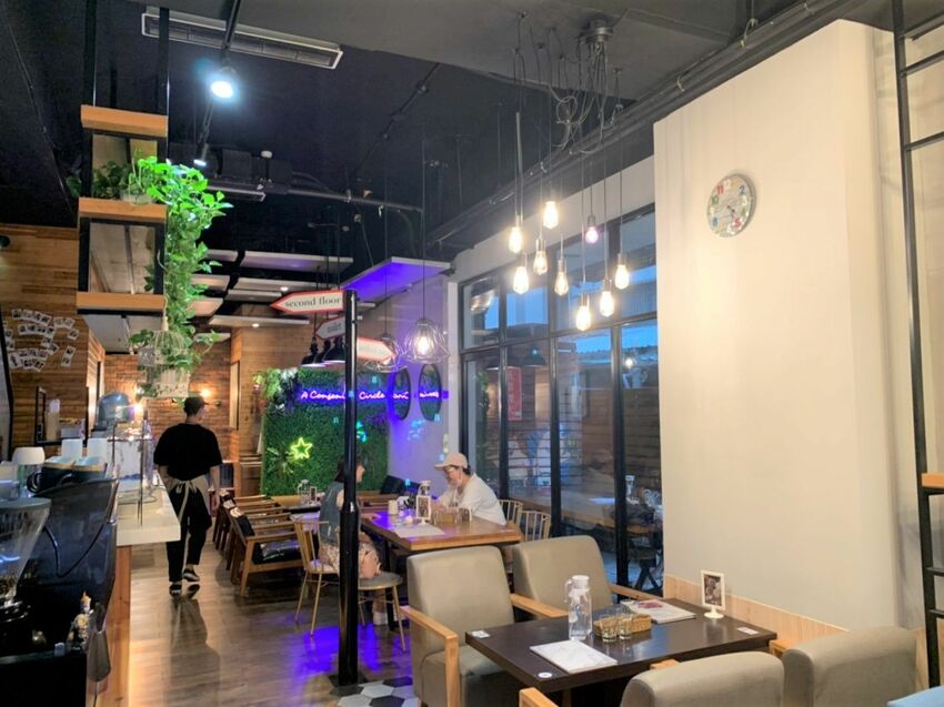 民權西路早午餐｜圈子 Brunch.Coffee 美式早午餐廳 超大份量好滿足 草莓舒芙蕾好Q嫩