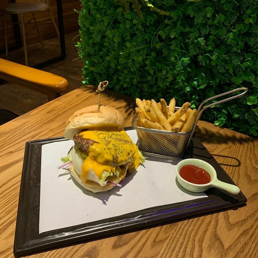 民權西路早午餐｜圈子 Brunch.Coffee 美式早午餐廳 超大份量好滿足 草莓舒芙蕾好Q嫩