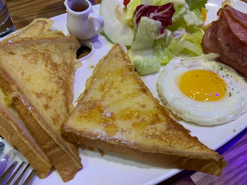 民權西路早午餐｜圈子 Brunch.Coffee 美式早午餐廳 超大份量好滿足 草莓舒芙蕾好Q嫩