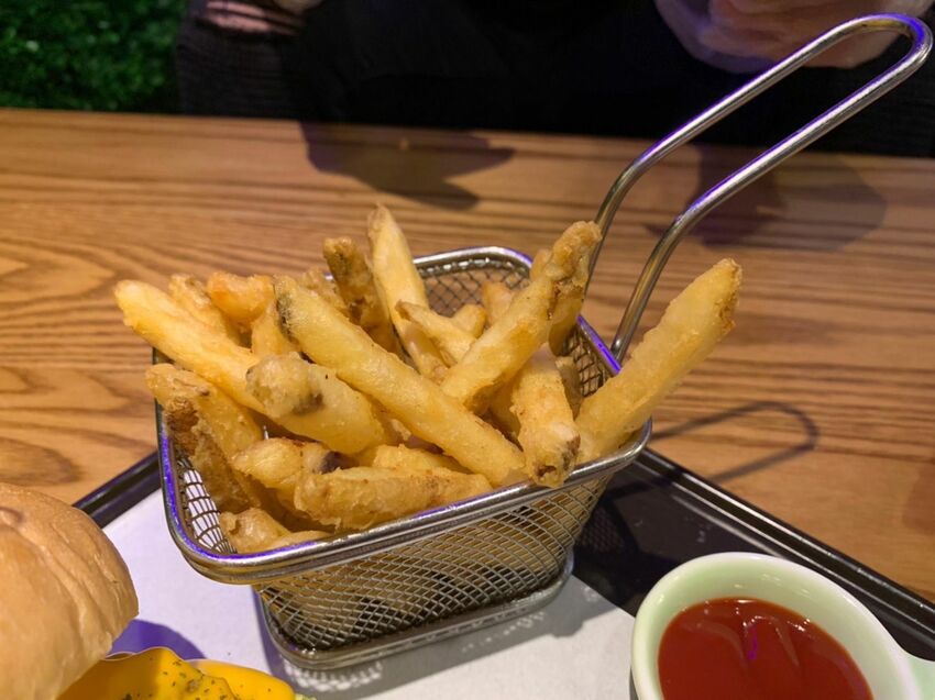 民權西路早午餐｜圈子 Brunch.Coffee 美式早午餐廳 超大份量好滿足 草莓舒芙蕾好Q嫩
