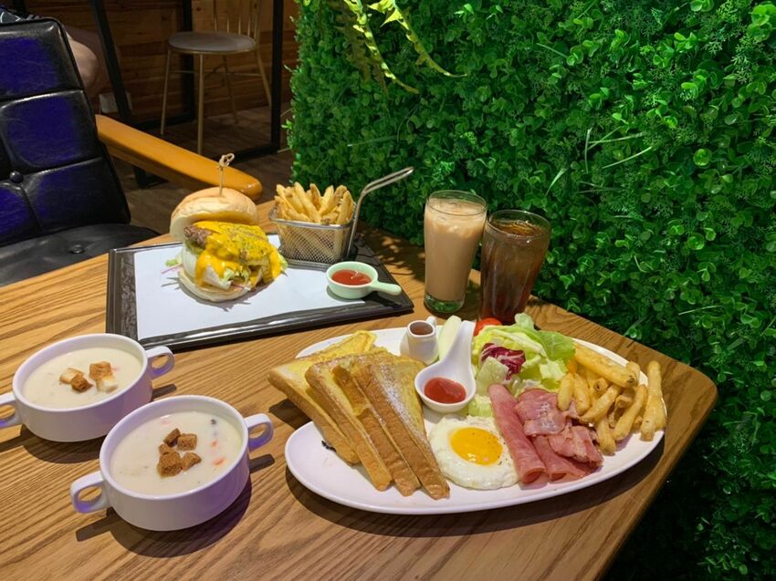 民權西路早午餐｜圈子 Brunch.Coffee 美式早午餐廳 超大份量好滿足 草莓舒芙蕾好Q嫩