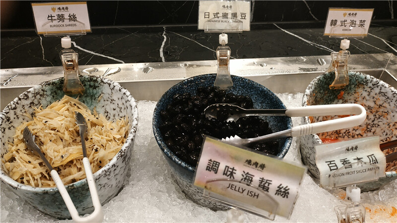 美食｜高雄夢時代【燒肉將Yakiniku Plus】當科技碰撞美食 ，高科技燒肉吃到飽火烤兩吃， 讓你眼睛為之一亮