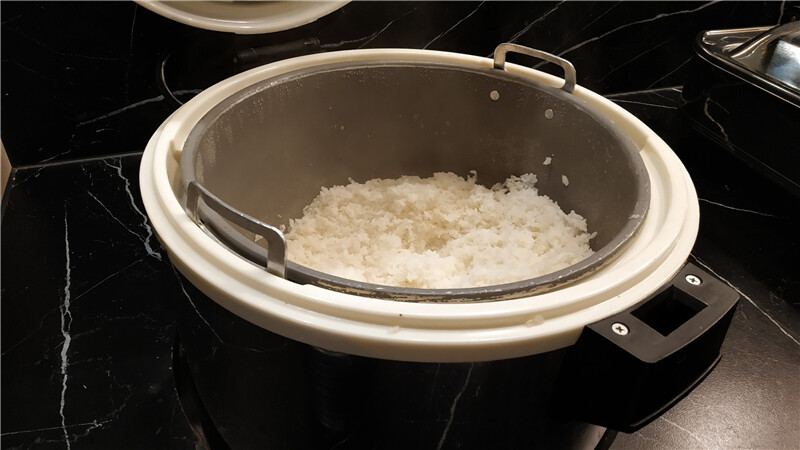 美食｜高雄夢時代【燒肉將Yakiniku Plus】當科技碰撞美食 ，高科技燒肉吃到飽火烤兩吃， 讓你眼睛為之一亮