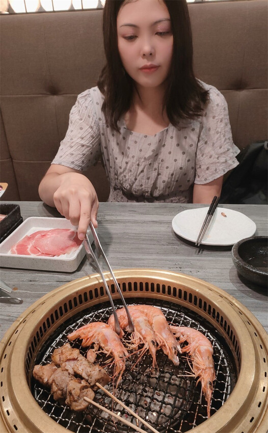 美食｜高雄夢時代【燒肉將Yakiniku Plus】當科技碰撞美食 ，高科技燒肉吃到飽火烤兩吃， 讓你眼睛為之一亮