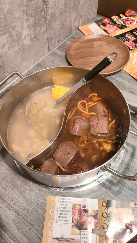 美食｜高雄夢時代【燒肉將Yakiniku Plus】當科技碰撞美食 ，高科技燒肉吃到飽火烤兩吃， 讓你眼睛為之一亮