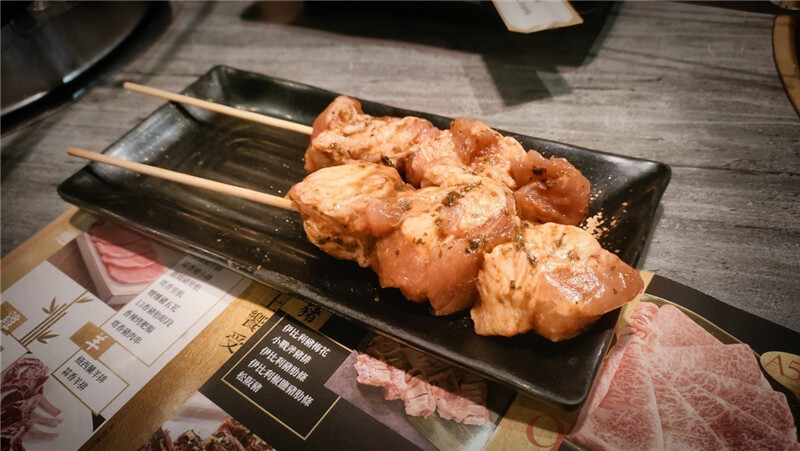 美食｜高雄夢時代【燒肉將Yakiniku Plus】當科技碰撞美食 ，高科技燒肉吃到飽火烤兩吃， 讓你眼睛為之一亮