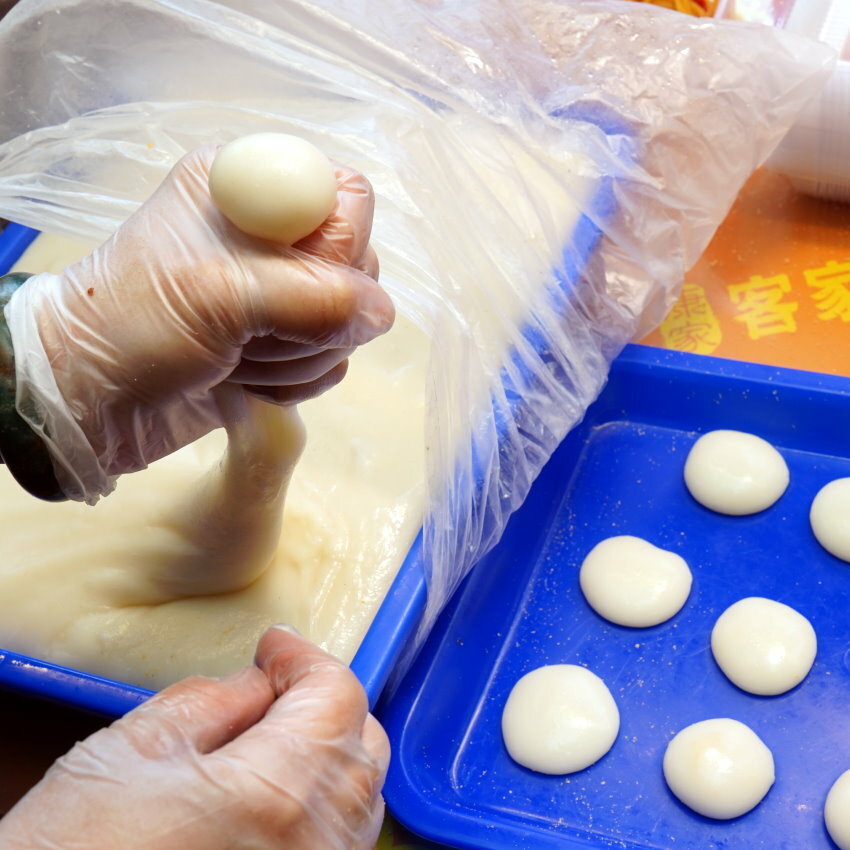 【桃園美食】康家客家手工麻糬．網美風棋格麻糬，三種口味一次滿足!