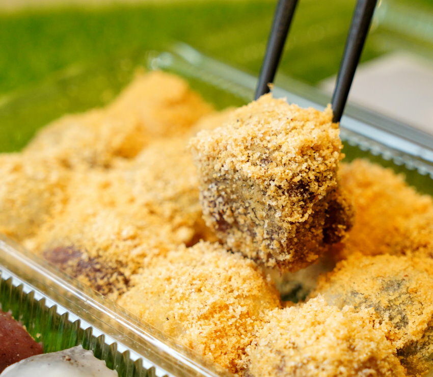 【桃園美食】康家客家手工麻糬．網美風棋格麻糬，三種口味一次滿足!