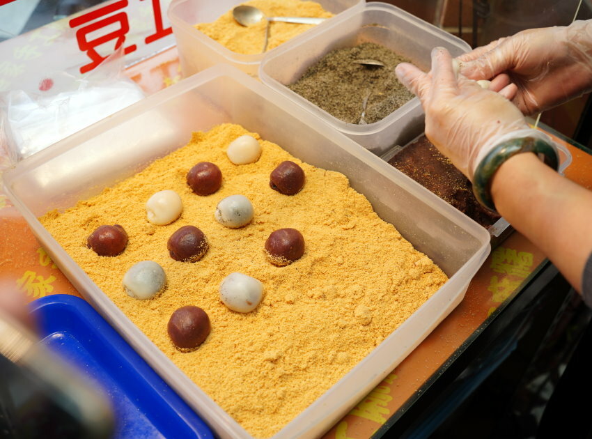【桃園美食】康家客家手工麻糬．網美風棋格麻糬，三種口味一次滿足!