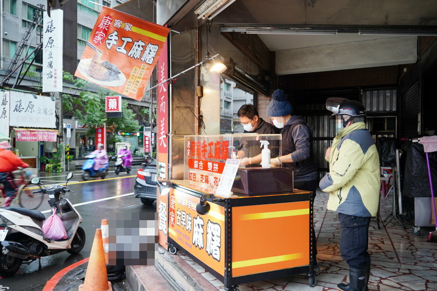 【桃園美食】康家客家手工麻糬．網美風棋格麻糬，三種口味一次滿足!