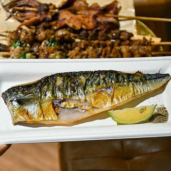 【新北林口】焦糖楓串燒漢方無烟撒粉 林口直營店，網友激推平價串燒，內用空間寬敞，私廚海鮮料理，宵夜小酌聚餐，林口三井美食