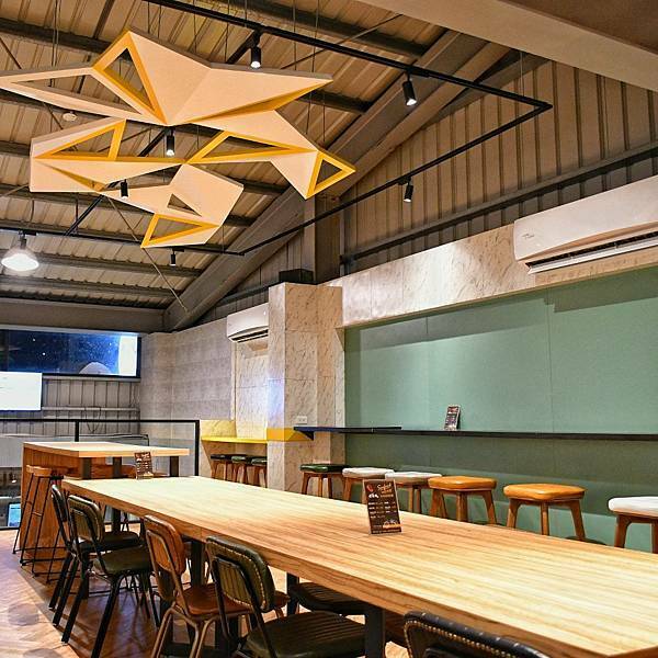 【新北林口】焦糖楓串燒漢方無烟撒粉 林口直營店，網友激推平價串燒，內用空間寬敞，私廚海鮮料理，宵夜小酌聚餐，林口三井美食