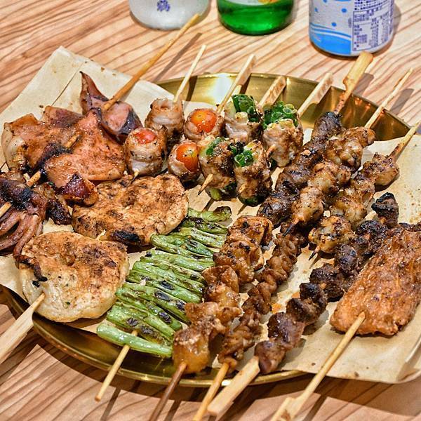 【新北林口】焦糖楓串燒漢方無烟撒粉 林口直營店，網友激推平價串燒，內用空間寬敞，私廚海鮮料理，宵夜小酌聚餐，林口三井美食