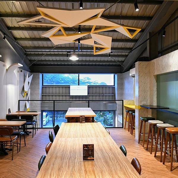 【新北林口】焦糖楓串燒漢方無烟撒粉 林口直營店，網友激推平價串燒，內用空間寬敞，私廚海鮮料理，宵夜小酌聚餐，林口三井美食