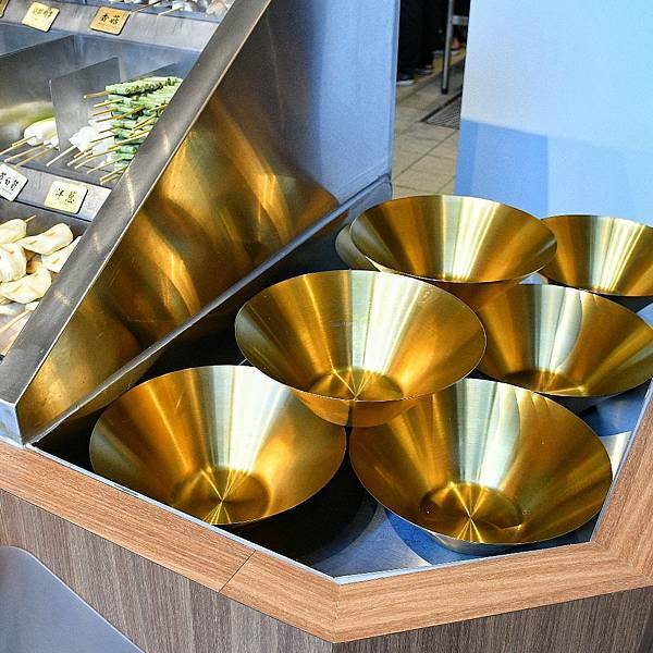 【新北林口】焦糖楓串燒漢方無烟撒粉 林口直營店，網友激推平價串燒，內用空間寬敞，私廚海鮮料理，宵夜小酌聚餐，林口三井美食