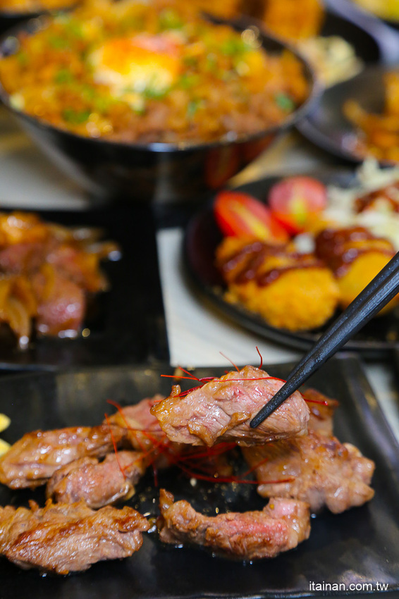 鐵板燒進化了!有質感平價鐵板燒~99元起爽吃現炒鐵板燒、超強丼飯套餐249元起!鳳梨苦瓜雞湯、飲料無限提供!『敲之助 鉄板焼き • 牛丼 • 洋食』 - 台南好Food遊