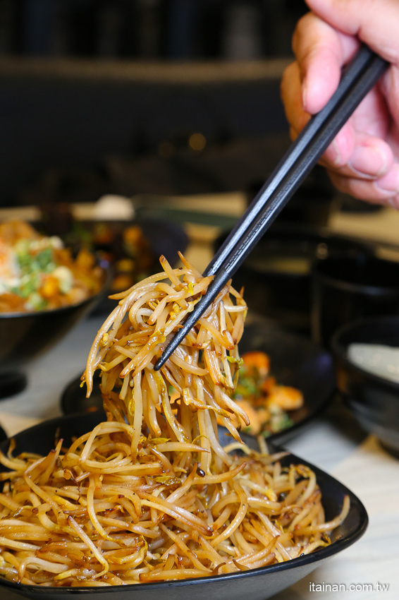 鐵板燒進化了!有質感平價鐵板燒~99元起爽吃現炒鐵板燒、超強丼飯套餐249元起!鳳梨苦瓜雞湯、飲料無限提供!『敲之助 鉄板焼き • 牛丼 • 洋食』 - 台南好Food遊