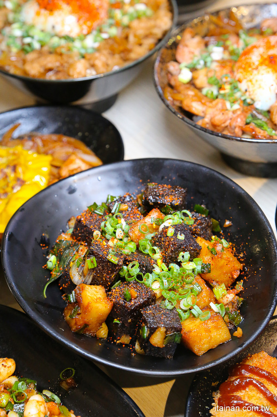 鐵板燒進化了!有質感平價鐵板燒~99元起爽吃現炒鐵板燒、超強丼飯套餐249元起!鳳梨苦瓜雞湯、飲料無限提供!『敲之助 鉄板焼き • 牛丼 • 洋食』 - 台南好Food遊