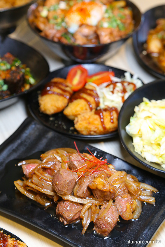 鐵板燒進化了!有質感平價鐵板燒~99元起爽吃現炒鐵板燒、超強丼飯套餐249元起!鳳梨苦瓜雞湯、飲料無限提供!『敲之助 鉄板焼き • 牛丼 • 洋食』 - 台南好Food遊