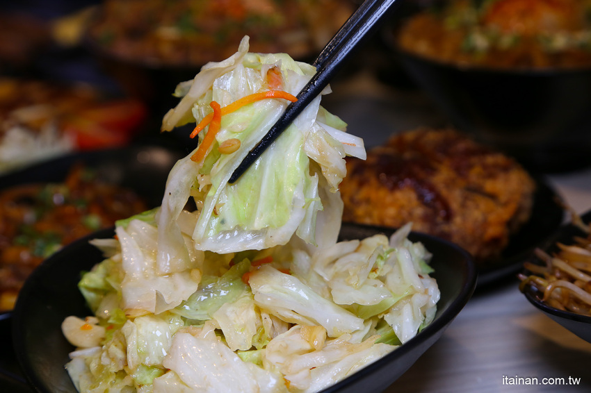 鐵板燒進化了!有質感平價鐵板燒~99元起爽吃現炒鐵板燒、超強丼飯套餐249元起!鳳梨苦瓜雞湯、飲料無限提供!『敲之助 鉄板焼き • 牛丼 • 洋食』 - 台南好Food遊