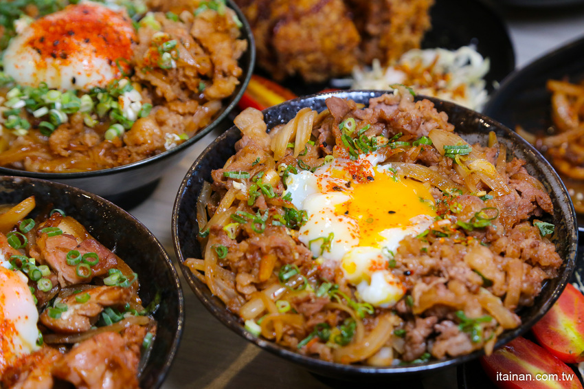 鐵板燒進化了!有質感平價鐵板燒~99元起爽吃現炒鐵板燒、超強丼飯套餐249元起!鳳梨苦瓜雞湯、飲料無限提供!『敲之助 鉄板焼き • 牛丼 • 洋食』 - 台南好Food遊