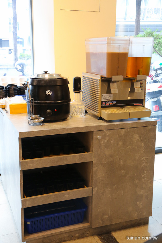 鐵板燒進化了!有質感平價鐵板燒~99元起爽吃現炒鐵板燒、超強丼飯套餐249元起!鳳梨苦瓜雞湯、飲料無限提供!『敲之助 鉄板焼き • 牛丼 • 洋食』 - 台南好Food遊