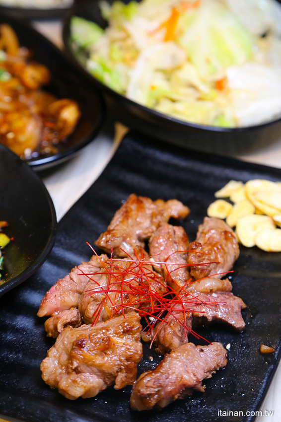 鐵板燒進化了!有質感平價鐵板燒~99元起爽吃現炒鐵板燒、超強丼飯套餐249元起!鳳梨苦瓜雞湯、飲料無限提供!『敲之助 鉄板焼き • 牛丼 • 洋食』 - 台南好Food遊