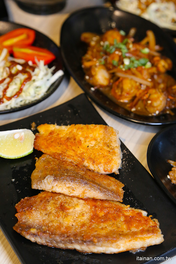 鐵板燒進化了!有質感平價鐵板燒~99元起爽吃現炒鐵板燒、超強丼飯套餐249元起!鳳梨苦瓜雞湯、飲料無限提供!『敲之助 鉄板焼き • 牛丼 • 洋食』 - 台南好Food遊