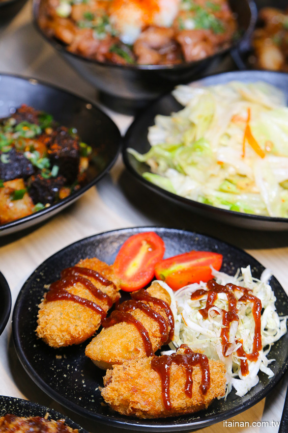 鐵板燒進化了!有質感平價鐵板燒~99元起爽吃現炒鐵板燒、超強丼飯套餐249元起!鳳梨苦瓜雞湯、飲料無限提供!『敲之助 鉄板焼き • 牛丼 • 洋食』 - 台南好Food遊