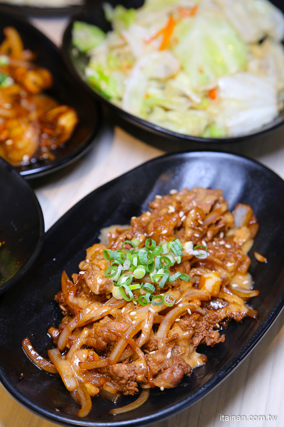 鐵板燒進化了!有質感平價鐵板燒~99元起爽吃現炒鐵板燒、超強丼飯套餐249元起!鳳梨苦瓜雞湯、飲料無限提供!『敲之助 鉄板焼き • 牛丼 • 洋食』 - 台南好Food遊