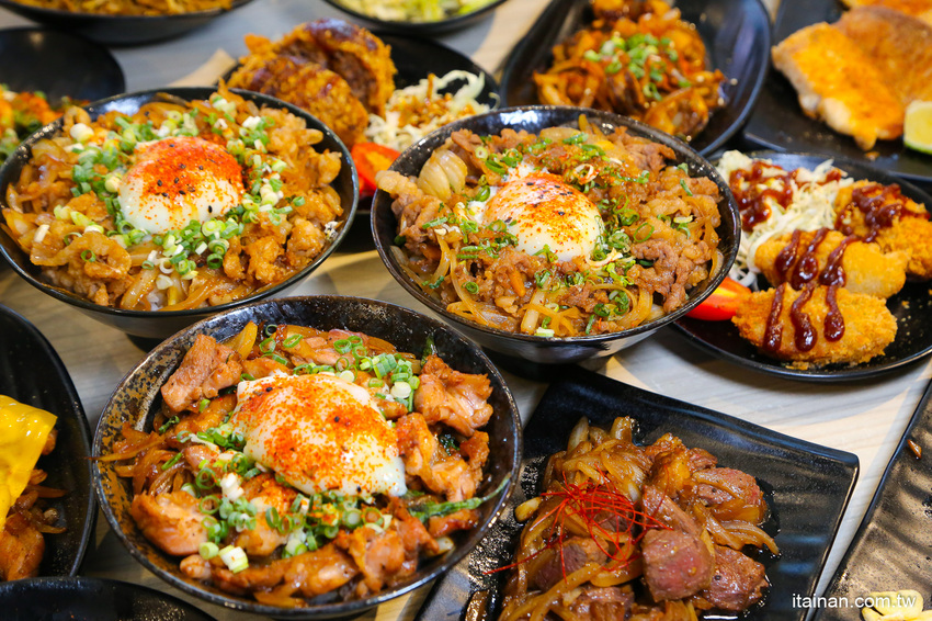 鐵板燒進化了!有質感平價鐵板燒~99元起爽吃現炒鐵板燒、超強丼飯套餐249元起!鳳梨苦瓜雞湯、飲料無限提供!『敲之助 鉄板焼き • 牛丼 • 洋食』 - 台南好Food遊