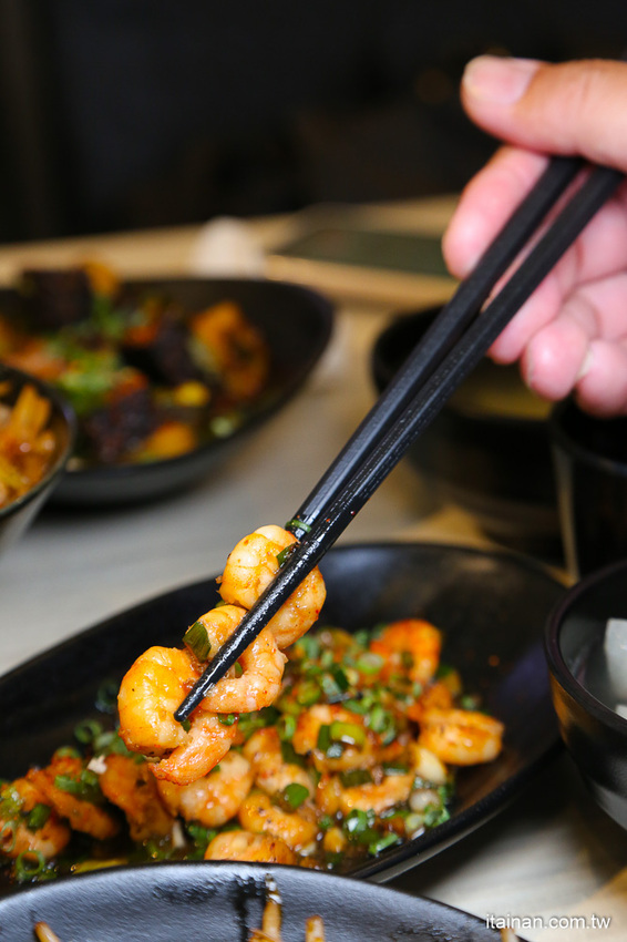 鐵板燒進化了!有質感平價鐵板燒~99元起爽吃現炒鐵板燒、超強丼飯套餐249元起!鳳梨苦瓜雞湯、飲料無限提供!『敲之助 鉄板焼き • 牛丼 • 洋食』 - 台南好Food遊