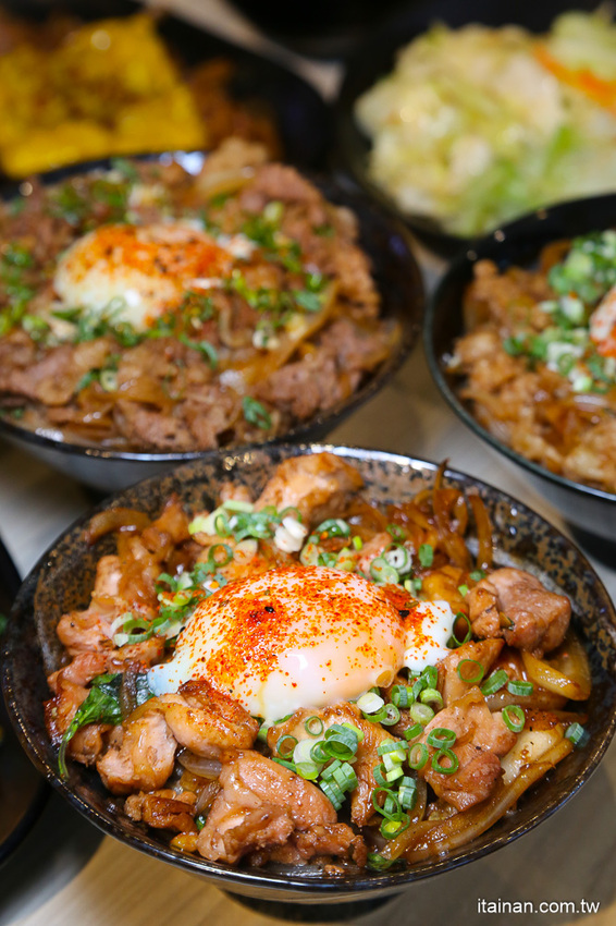 鐵板燒進化了!有質感平價鐵板燒~99元起爽吃現炒鐵板燒、超強丼飯套餐249元起!鳳梨苦瓜雞湯、飲料無限提供!『敲之助 鉄板焼き • 牛丼 • 洋食』 - 台南好Food遊