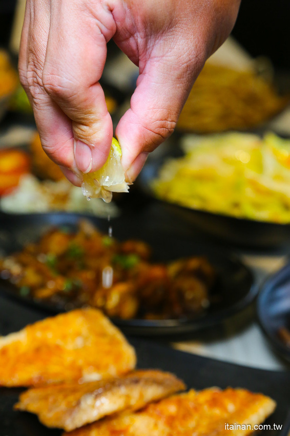 鐵板燒進化了!有質感平價鐵板燒~99元起爽吃現炒鐵板燒、超強丼飯套餐249元起!鳳梨苦瓜雞湯、飲料無限提供!『敲之助 鉄板焼き • 牛丼 • 洋食』 - 台南好Food遊