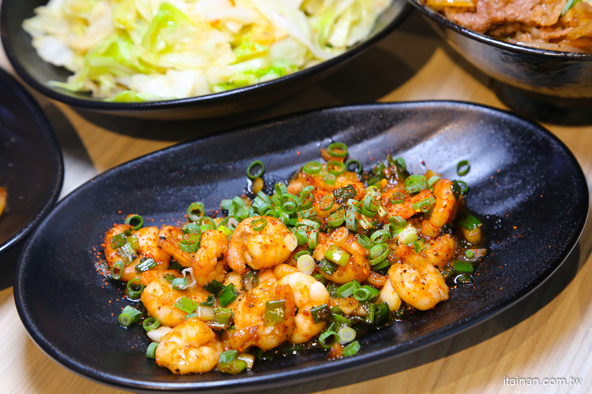 鐵板燒進化了!有質感平價鐵板燒~99元起爽吃現炒鐵板燒、超強丼飯套餐249元起!鳳梨苦瓜雞湯、飲料無限提供!『敲之助 鉄板焼き • 牛丼 • 洋食』 - 台南好Food遊