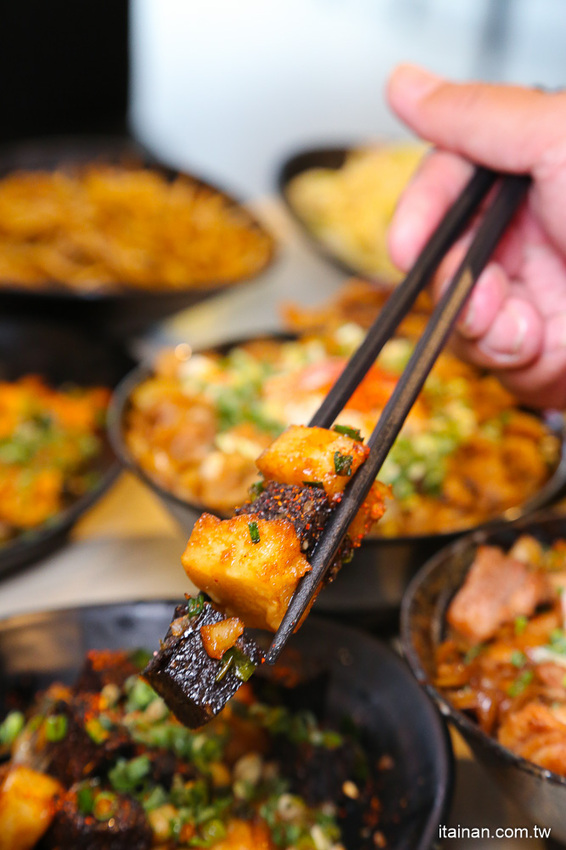 鐵板燒進化了!有質感平價鐵板燒~99元起爽吃現炒鐵板燒、超強丼飯套餐249元起!鳳梨苦瓜雞湯、飲料無限提供!『敲之助 鉄板焼き • 牛丼 • 洋食』 - 台南好Food遊