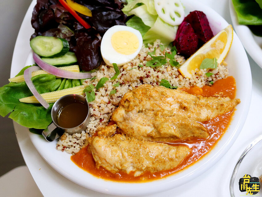 台南早午餐／藏身超隱密巷弄中／50多年台式老屋建築／早午餐結合民宿／綠意盎然植栽空間／連在地人都差點找不到