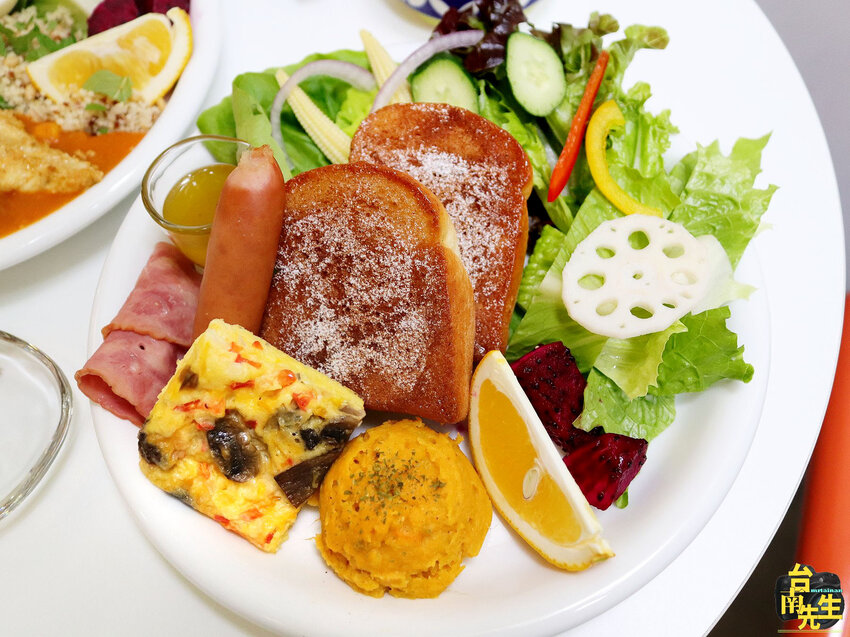 台南早午餐／藏身超隱密巷弄中／50多年台式老屋建築／早午餐結合民宿／綠意盎然植栽空間／連在地人都差點找不到