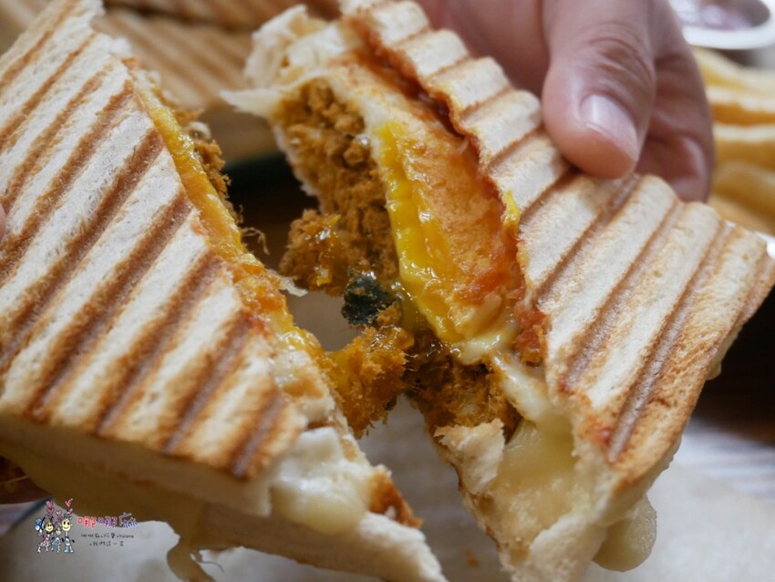 來嚕貓囉!八德貓咪餐廳推出超可愛貓咪泰奶,還有威武霸氣的大貓坐檯!