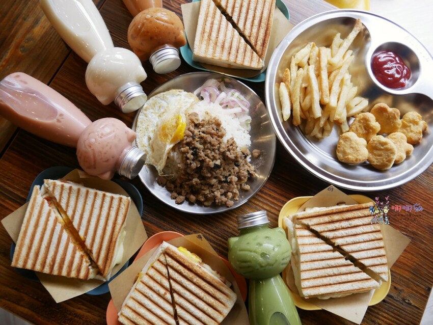 來嚕貓囉!八德貓咪餐廳推出超可愛貓咪泰奶,還有威武霸氣的大貓坐檯!