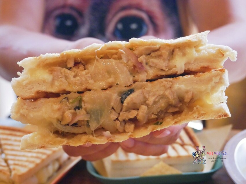 來嚕貓囉!八德貓咪餐廳推出超可愛貓咪泰奶,還有威武霸氣的大貓坐檯!