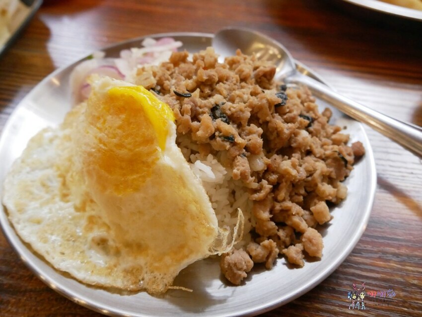 來嚕貓囉!八德貓咪餐廳推出超可愛貓咪泰奶,還有威武霸氣的大貓坐檯!