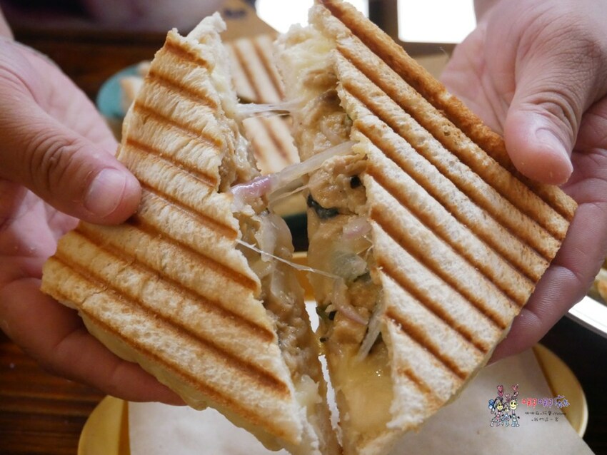 來嚕貓囉!八德貓咪餐廳推出超可愛貓咪泰奶,還有威武霸氣的大貓坐檯!