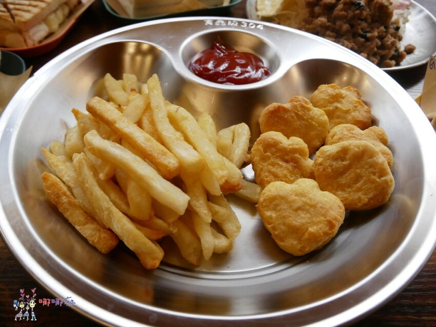 來嚕貓囉!八德貓咪餐廳推出超可愛貓咪泰奶,還有威武霸氣的大貓坐檯!