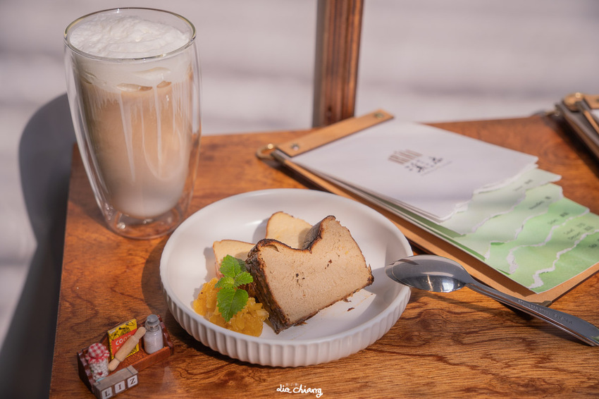 台中西區巷弄中植栽、木質系餐廳-溪木