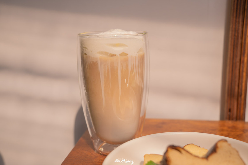 台中西區巷弄中植栽、木質系餐廳-溪木