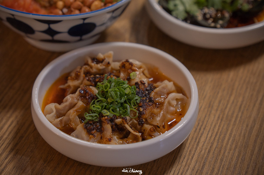 台中西區 發愣吃VARMT，模範街周邊文青麵店，可自行更換配菜、辣度，自由度很高。